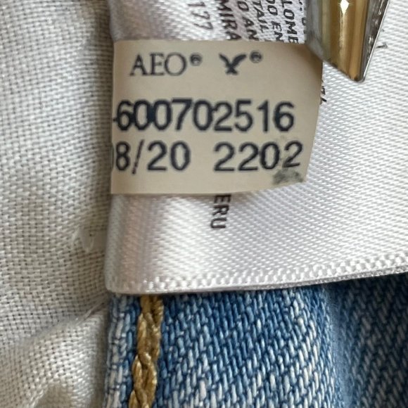 American Eagle Womens Size 8 Short Mom Jeans Light Wash Faded Distressed Ripped - Picture 14 of 14